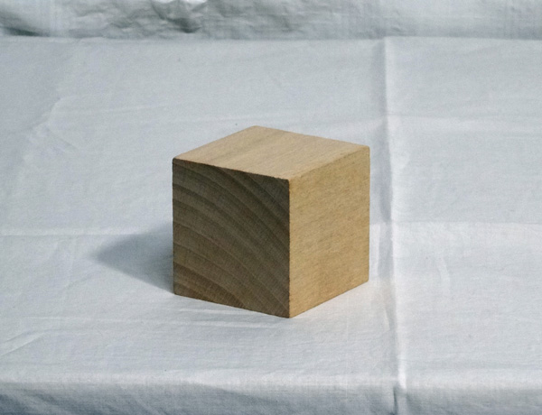 モチーフの立方体-鉛筆デッサン