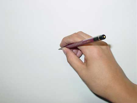 鉛筆の持ち方-文字を書くように鉛筆を持つ