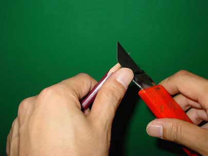 鉛筆の削り方-カッターで鉛筆の芯先を尖らせる